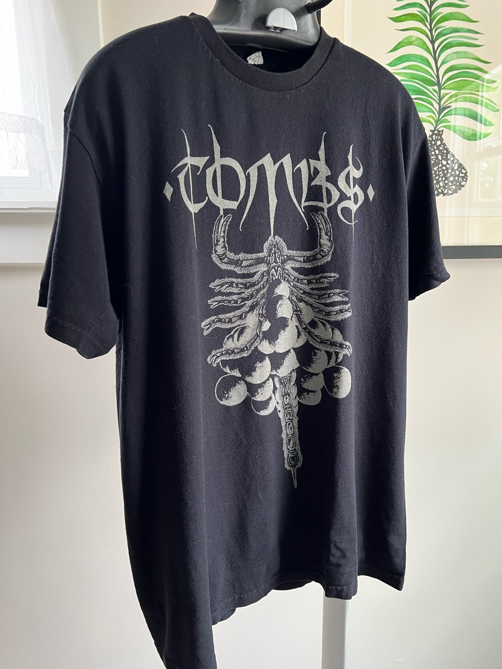 TOMBS Metal Band T-shirt sz medium